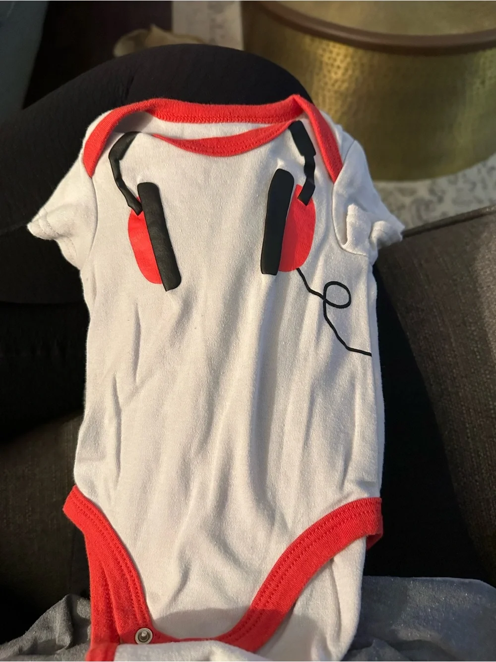 Lot of 14 baby pieces size 6-9 and 9M